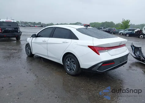 2024 Hyundai Elantra Blue z USA, uszkodzony, nr VIN KMHLM4DJ1RU113940